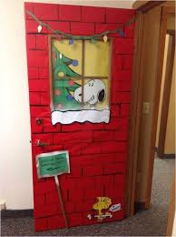 40 Best Funny Christmas Door Decorating Ideas Decorequired Holiday Door Decorations Christmas Classroom Door School Door Decorations