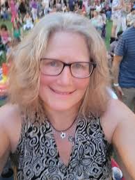 Hi all! I just wanted to introduce myself and share some photos about me. I  love the beach ⛱️ , live music 🎵 my family, my friends 💜, cruising 🛳 ,  cooking