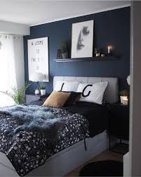 Dark Blue Is Known For Its Calming Effects The Timeless Combination Of Blue And White Calming Mavi Yatak Odalari Modern Yatak Odalari Yatak Odasi Ic Mekan