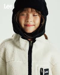 𝟮𝟱𝗙𝗪 𝗕𝗲𝗮𝗿 𝗟𝗲𝗲® 𝗖𝗼𝗹𝗹𝗲𝗰𝘁𝗶𝗼𝗻 Lee® 헤리티지에 사랑스러움을 더한 베어Lee®  컬렉션🐻 한층 귀여워진 그래픽과 여유로운 캐주얼 핏, 아이들의 데일리룩에 손쉽게 녹아드는 활용도 높은 아이템! 선선해진 계절,  단독으로 걸쳐도 충분히 특별해집니다 ...