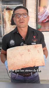 En La Flory, seleccionamos cada corte de carne con precisión y cuidado.  Nuestro compromiso con la maduración experta asegura un sabor y calidad  excepcionales. 🥩✨