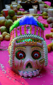Calaveras De Dulce Dia De Muertos Influencia Azteca Y Moderna Dia De Muertos En Tepotzotlan Dia De Muertos Dia De Muertos Mexico Fiesta De Los Muertos