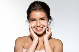 Regeneration of the cells slows with age, and the first signs of skin ageing become visible. Eiweiss Maske Die Anti Falten Maske Brigitte De