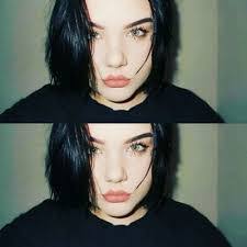 Violet Dalton's Instagram, Twitter & Facebook