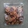 Buah asam gelugur ditumbuk halus bersama ramuan lain atau direndam di dalam cuka dan disapu pada tubuh wanita selepas bersalin untuk mengembalikan bentuk badan seperti sebelum hamil. 1