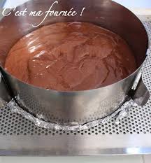 Le Gateau D Anniversaire Double Chocolat De Mercotte Une Seule Pate Deux Effets Gateau Anniversaire Gateau Recette Mousse Au Chocolat