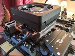 Same issue with me, fan is fluctuating and its loud ryzen 3600x. Anyone Else Install The Ryzen 7 3700x Stock Cooler Heard A Very Loud Snap Crunch When Fastening The Floppy Metal Clip On The Side Won T Know If I Destroyed My Cpu Until My