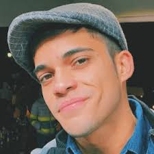 Jacob Fortune-Lloyd, Manuel Boza'ya benziyor. : r/queensgambit