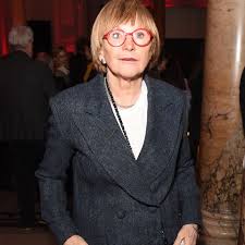 Wählen sie aus erstklassigen inhalten zum thema anne robinson in höchster qualität. What Happened To The Weakest Link Original Host Anne Robinson Ann Robinson Now In 2021