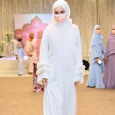 Amira othman pertaruh mimpi indah mengambil masa hampir setahun, penyanyi amira othman akhirnya muncul dengan single terbaharu berjudul mimpi lndah. Amira Othman Mimpi Indah Utk Anda Semua Dah Dengar Ke