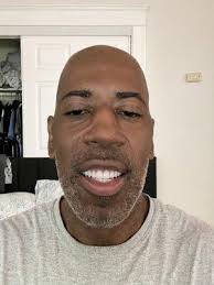 KLAA 830 AM, 2000 E Gene Autry Way, Anaheim, CA 92806, US