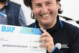 Se premia a los ganadores de los concursos “Creación Porra Institucional  BUAP” y “Apantálla-te”