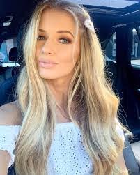 Lea Dolan's Instagram, Twitter & Facebook