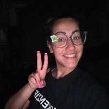 apagón y nosotros como siempre reunidos con risas, cerveza en mano, juntos  #amigos #familia y #vecinos charlando sin importar la hora que era y sin  pensar en el mañana. ¿No pensáis que