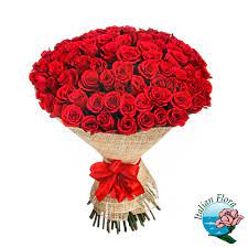 Il prezzo è da intendersi per un mazzo di cinque rose rosse, incartato e decorato nel nostro negozio. Mazzo Di 200 Rose Rosse Bellissime