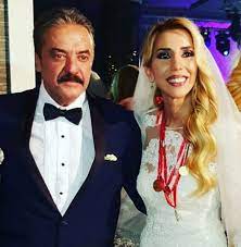 Şafak özbir darp edildi, mesut akusta çıldırdı. Mesut Akusta Ve Safak Ozbir Evlendi
