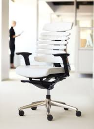 chaise de travail rbt par teknion son concept de colonne vertebrale permet au dossier de la chaise d epouser le corps de son ut office chair chair work chair