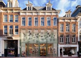 6997 friars road +1 619.295.4441: Stunning Glass Front Chanel Boutique In Amsterdam Pursuitist