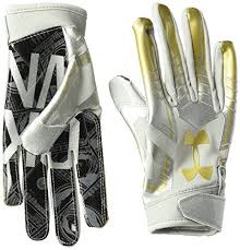 Black And Gold Football Gloves Youth Under Armour Boys F6 Le Football Gloves Aluminum 052 Metallic Gold Youth Medium With Images Football Gloves Gloves Armour