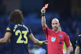 Mikel arteta says gunners may appeal against david luiz red card last updated on 2 february 2021 2 february 2021. David Luiz Red Card Arsenal Defender Sent Off After Conceding Penalty Vs Man City London Evening Standard Evening Standard
