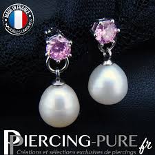 Une création empreint de modernité, une véritable harmonie composée de petites perles rose quartz, de barres tube et d'un pendentif en forme de feuille en acier inoxydable argent. Boucles D Oreilles Perles Blanches Naturelles Cristaux Roses La Paire Piercing Pure Boucles Boucle Oreille Perle Cristal Rose