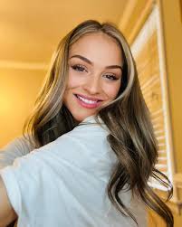 Carly Lee (@carrleee) • Instagram photos and videos