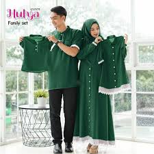 Beli baju couple bertiga online berkualitas dengan harga murah terbaru 2021 di tokopedia! Harga Family Set Baju Keluarga Terbaru Juni 2021 Biggo Indonesia