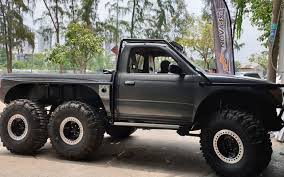 Các thợ độ nước ngoài được mời sang để nâng cấp công suất động cơ, hàng loạt đồ chơi bản độ 6 bánh toyota tacoma tại xưởng độ ở bình chánh, tp hcm. Xe Ban Táº£i Toyota Tacoma 6 Banh Ä'á»c Nháº¥t Viá»t Nam Ngoi Sao