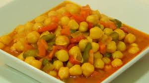 El garbanzo es una legumbre muy popular y nutritiva que se ha ganado su popularidad a golpe de puchero, y recientemente por ser la base del hummus, una el garbanzo debido a su naturaleza contiene ciertas sustancias no nutritivas que lo protegen. Garbanzos Con Verduras Receta Facil Y Rapida Youtube