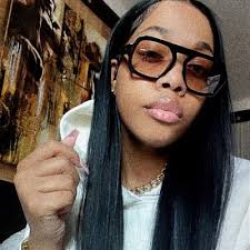 cyndi brown (@cyndiibee)