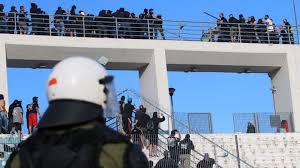Ο παοκ γιορτάζει την παγκόσμια ημέρα βιβλίου. Opados Maxairw8hke Ston 8wraka Panikos Sto Nosokomeio Toy Boloy