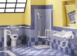 A handicap bathroom that's well designed can proactively help avoid unwanted accidents while keeping you or your loved ones guarded. Handicapped Friendly Bathroom Design Ideas For Disabled People