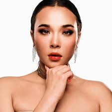 Amanda, another Career Images model doing a creative photo-shoot.  Photography by: Gene Starr, MUAH by: Lucrezia Mapelli, exclusive Agent-Mgr:  Raymond L. LaPietra, www.careerimages.com #careerimages. #modeling  #kctopmodels #modelskc #modelingagency ...