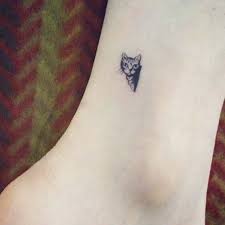 Saskin Kedi Dovmesi Sweet Cat Tattoo Dovme Dovme Fikirleri Tattoo