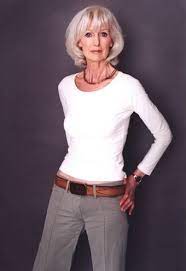 Get Inspired With Www Naranadesign Com Image Source Closemodels Com Ageless Beauty Beautiful Gray Hair Short Hairstyles For Women