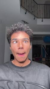 Spada mi oko na jej muzykę