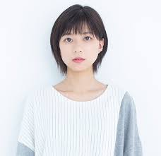 芳根京子（よしね きょうこ，1997年2月28日－），日本女演员，出生于东京都，隶属于japan music entertainment事务所。 2013年富士电视台电视剧『ラスト♡シンデレラ』中首次出演。 2015年，从1000名应募者中脱颖而出，于tbs电视台电视剧《表參道高校合唱部!》 èŠ³æ ¹äº¬å­ Nhkäººç‰©éŒ² Nhkã‚¢ãƒ¼ã‚«ã‚¤ãƒ–ã‚¹