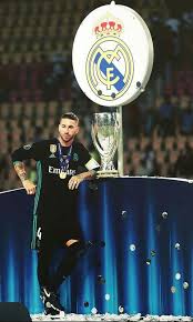 Sergio Ramos Con La Supercopa De Europa Sergio Ramos Ramos Real Madrid Real Madrid Futbol