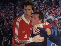 Gareca recuerda su paso por independiente, talleres de córdoba, universitario y vélez, club del cual es hincha. Soydelrojo Com On Twitter El Tigre Gareca Jugo Como Delantero En Independiente Entre 1993 Y 1994 Anos En Los Que Gano Sus Unicos Titulos Como Jugador En El Futbol Argentino 1993 1994
