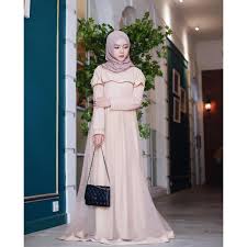 Selain terlihat trendy,menggunakan baju couple juga akan terlihat lebih menarik. Model Baju Gamis Kondangan 2020 Hijabfest