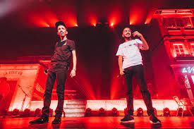 Demain on cloture la tournée avec la nuit solidaire un concert caritatif pour le @secourspop. Hier Soir A Paris Bigflo Et Oli