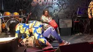 Cheki mauno ya mtoto wa tanga ni balaa. Kibao Kata Kidumbaki Miuno Hatari