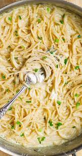 It is a delicious and buttery dish. Four Cheese Garlic White Cream Pasta Sauce Cream Pasta Tasty Pasta Creamy Pasta Sauce