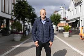 Fetteren har i søksmålet anført at denne dommen er en pågående krenkelse av emk artikkel 8 og sp artikkel 17, og at saken har ødelagt hans . Rqy Ptbmpggom