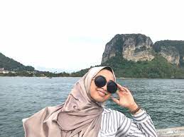 May 31, 2021 · perempuan yang sempat diisukan menjalin hubungan kedekatan dengan atta halilintar ini pun menegaskan akan menggunakan hijab suatu hari ini. 10 Pesona Nurul Finalis Berhijab Pertama Miss Universe Selandia Baru