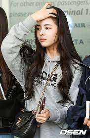 피 한 방울 통하지 않은 의붓 여동생을 위해 죽어달라고. ì‚¬ì§„ ìžˆì§€ ë¦¬ì•„ ë¨¸ë¦¬ë§Œ ë„˜ê²¨ë„ ì‹¬ì¿µ ì¡°ì„ ì¼ë³´