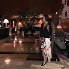 ミランダかあちゃん 輪湖もなみさんはinstagramを利用しています アジュール45でコボちゃん 主人 の誕生日会 45階からの夜景を楽しむはずが台風襲来で 何も見えなくて 夏 これもネタになる リッツカールトン アジュール45 ドリスヴァンノッテン ミランダ