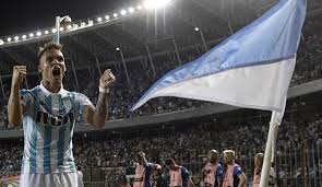 Lautaro martínez and sergio agüero celebrates lautaro's goal against venezuela. Bvb Transferziel Lautaro Martinez Soll Michy Batshuayi Ersetzen Kuken Statt Fledermaus