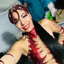 🩸🐍. Vestuario: @leslune_quina ✨