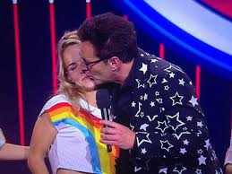 De beste borden van klaasje meijer. Joling Feliciteert K3 Klaasje Met Kus Plat Op De Mond Muziek Ad Nl